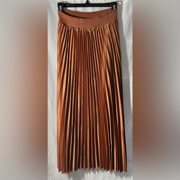 COPPER PLEATED METALLIC MIDI SKIRT - Picture 4 of 6